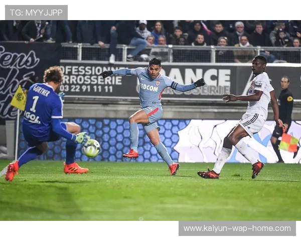 大不里士拖拉机0-2不敌萨德 客队传控体系完全掌控比赛节奏 大不里士拖拉机0-2不敌萨德 客队传控体系完全掌控比赛节奏